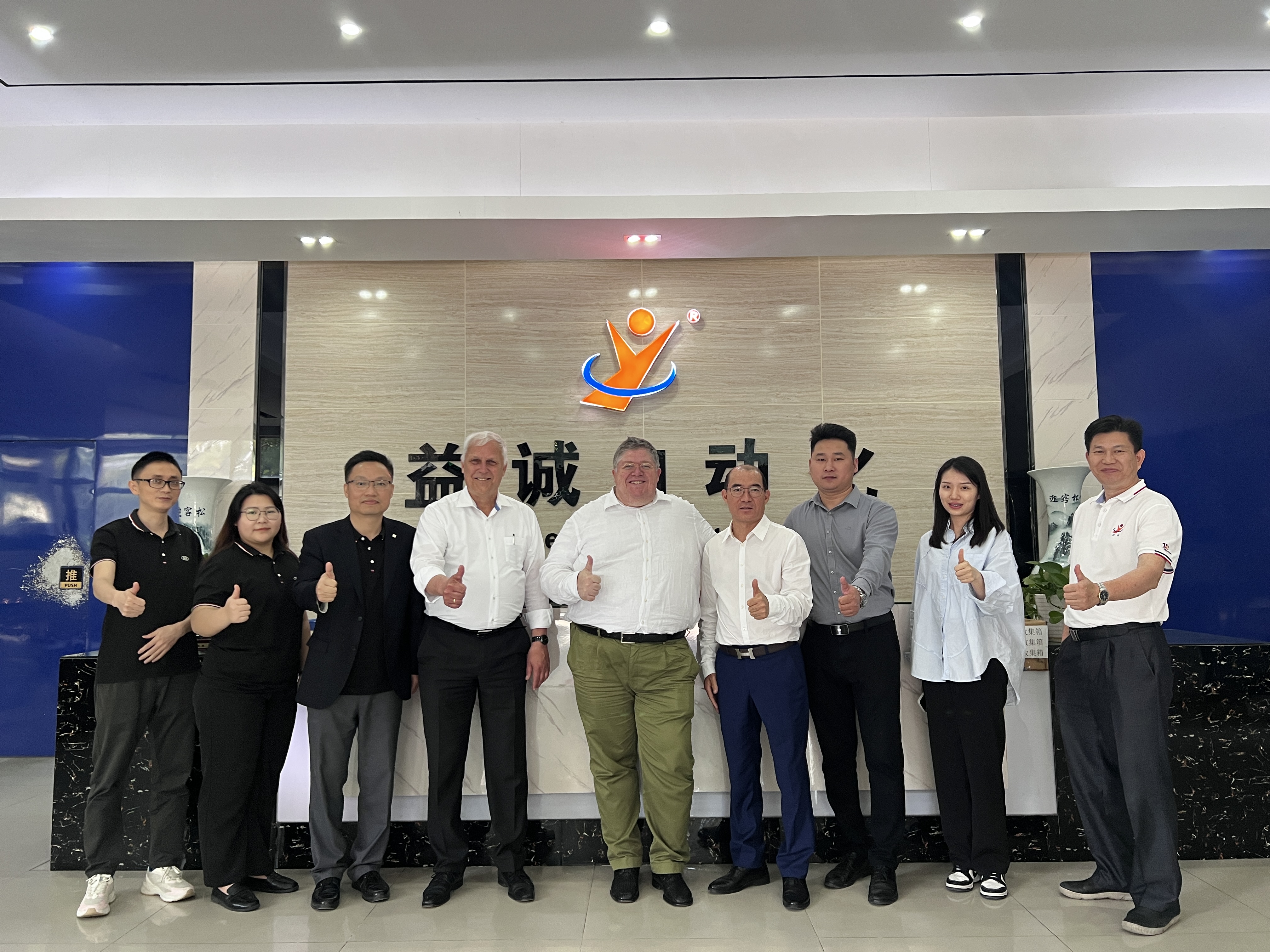 熱烈歡迎擁有150多年歷史企業(yè)BJB（百寶明照明）高層團(tuán)隊(duì)來(lái)我司參觀交流！